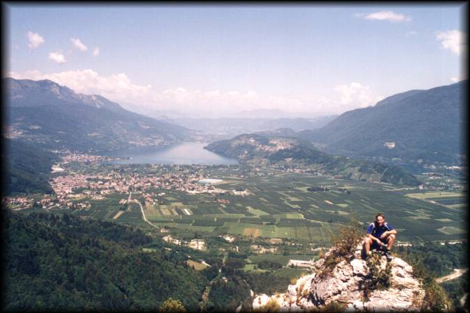 Herrliche Aussicht vom alten Kaiserjägerweg zum Lago di Caldonazzo und zum Lago di Levico