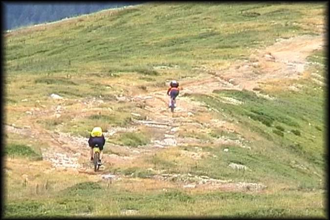 Trotz allem ist die Abfahrt recht spaßig, aber im Herbst 2002 sah der Trail von der Haselgruber Hütte noch deutlich besser aus ...