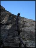 Luftig, luftig: Am Sentiero Oliva Detassis sind zahlreiche sehr steile, teils leicht überhängende Leitersysteme zu überwinden