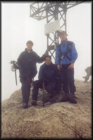 Tatsächlich haben wir es geschafft: Chris, Andi und ich am Gipfel der Punta Penia auf 3343 m