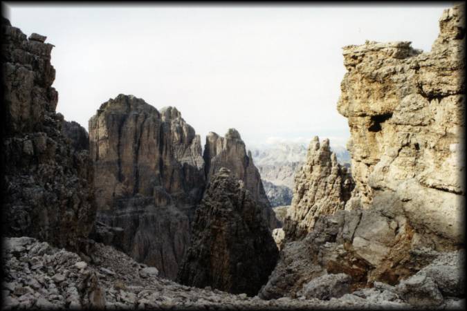 In den Dolomiten öfter anzutreffende Felsformationen im unteren Teil des Lichtenfelser Steigs