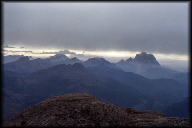 Das sehr empfehlenswerte Rifugio Franz Koster al Vallon bot aufgrund seiner Lage bereits früh morgens spannende Ausblicke zum Monte Pelmo