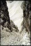 Ende des Klettersteigs Cengia Gabriella: Sehr steil hinab durchs rutschige Schotterkar ...