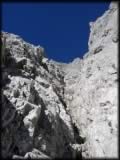 Die Schlüsselstelle von unten: Der Fels ist schön griffig und bei dem herrlichen Wetter machte das Klettern richtig Laune!