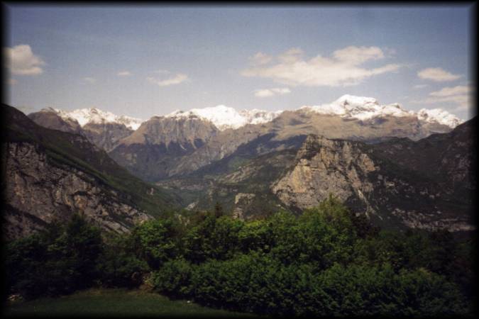 Noch mal die schneebedeckten Gipfel der Adamello-Gruppe