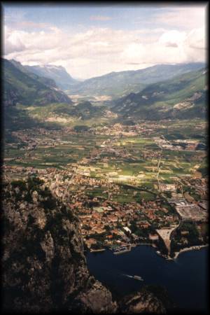 Toller Blick über Riva bis weit ins Tal hinein: So eine Fernsicht hatte ich den ganzen Urlaub nicht gehabt ...
