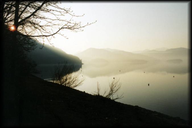 Herrliche Morgenstimmung am Walchensee, von dem es dann in entspannter Fahrt über die Landstraßen bis zum Gardasee ging
