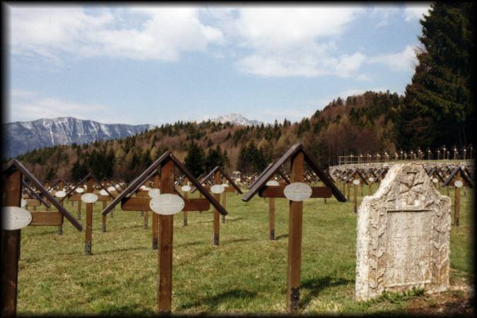 Interessanter Abstecher zum Soldatenfriedhof Slaghenaufi während meiner Festungs-Tour entlang den 100 km dei Forti