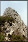 Verhältnismäßg leicht schlängelt sich der Klettersteig auf die steil aufragende Cima Capi
