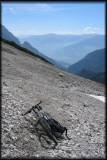 Auf dem Wilde-Bande-Steig: Riesiges Schottermeer und mittendrin Andis Bike