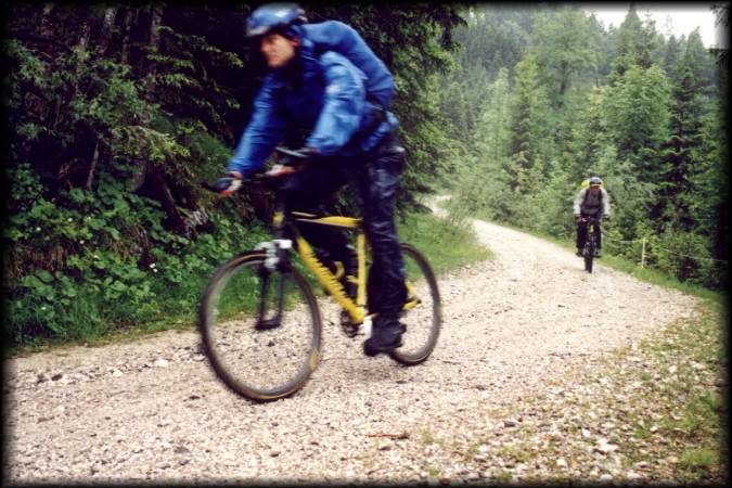 Karsten und ich beim Schotter-Downhill durchs untere Johannestal - hier konnte man es einfach mal rollen lassen