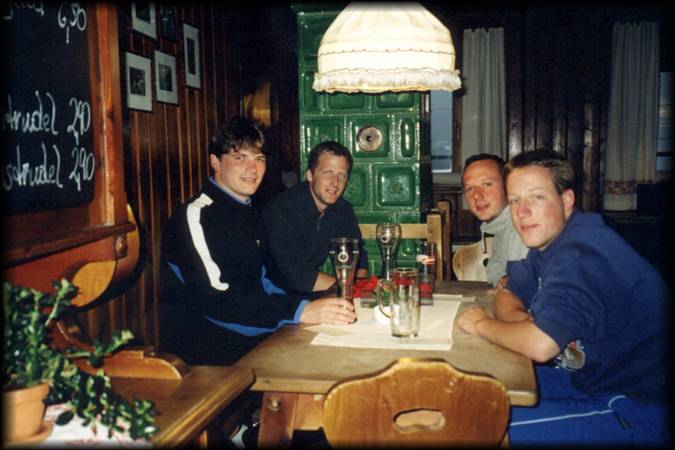 Daniel, Karsten, Ralph und ich beim feuchtfröhlichen Hüttenabend auf der Lamsenjochhütte