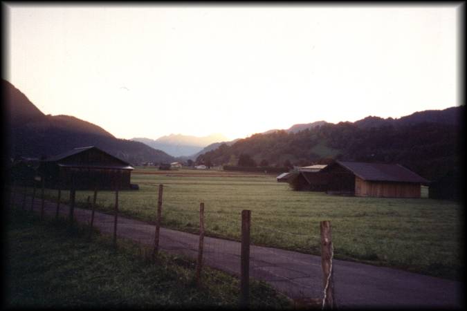 Schöner Sonnenaufgang gegen 07.00 bei Garmisch-Partenkirchen - ideales Bergwetter