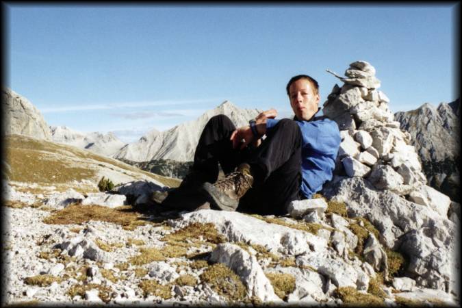 Am Lafatscher Joch: Wozu auf der Hütte futtern, wenn man bei solchen traumhaften Bedingungen draussen frühstücken kann?!?