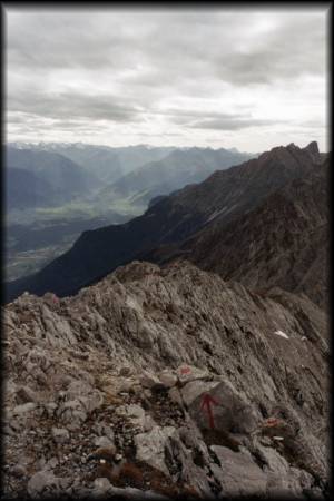 Der schroffe Ostgrat von der Rumer Spitze bot Kletterstellen im I. und II. Grat mit ausgiebig "Luft unterm Hintern" ...