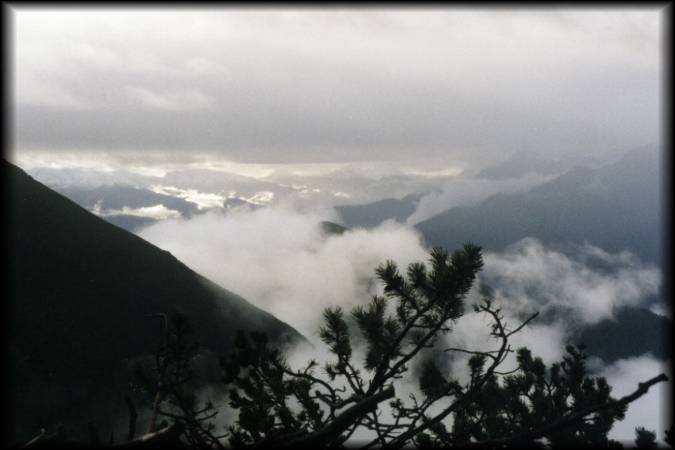Interessantes Naturschauspiel: Die Wolken zogen rasend schnell übers Inntal und den Alpenhauptkamm. Nur wo war die Sonne?!?