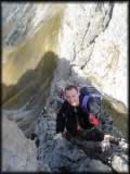 Martin beim Abklettern in eine der vielen Scharten am Hindelanger Klettersteig