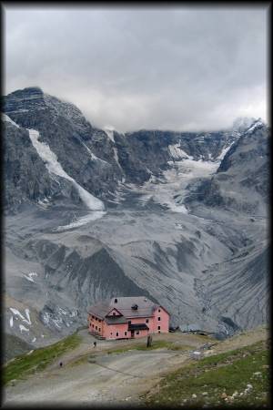 "Hausberge der Schaubachhütte": Der Monte Zebru zeigt sich endlich, der Ortler hingegen steckt noch mitten in den Wolken