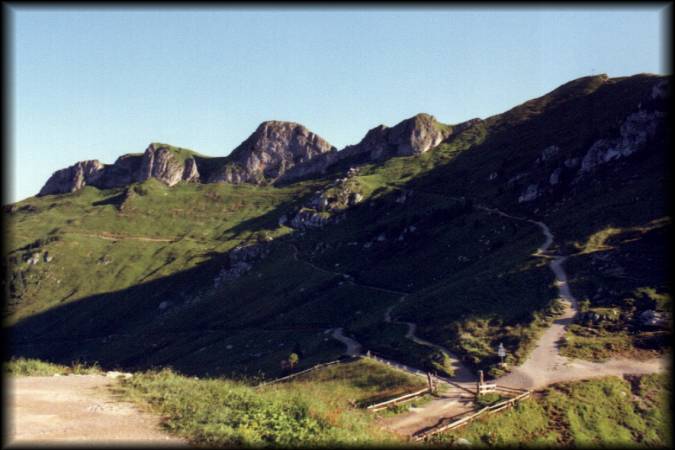 Langsam beginnt der Tag  an der Rotwand - noch sind die Schatten lang, aber es ist schon angenehm warm