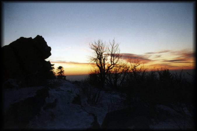 Winterliche Abendstimmung an den Aussichtsfelsen am Feldberg